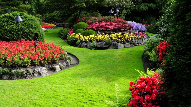 Low Maintenance Landscaping – Five Top Features With Regard To Lawn Care