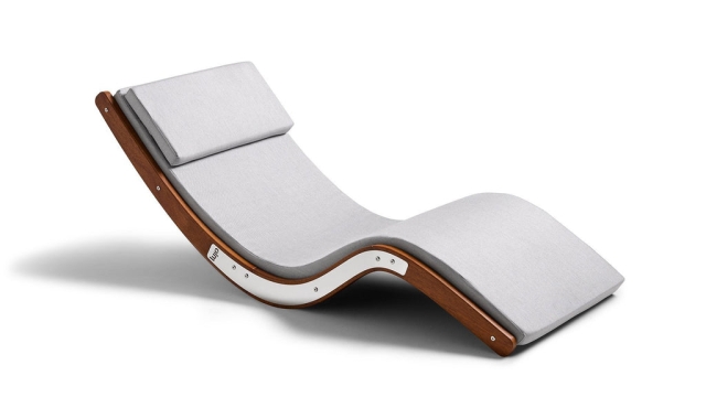 Embrace Comfort: The Art of Choosing the Perfect Lounge Chair